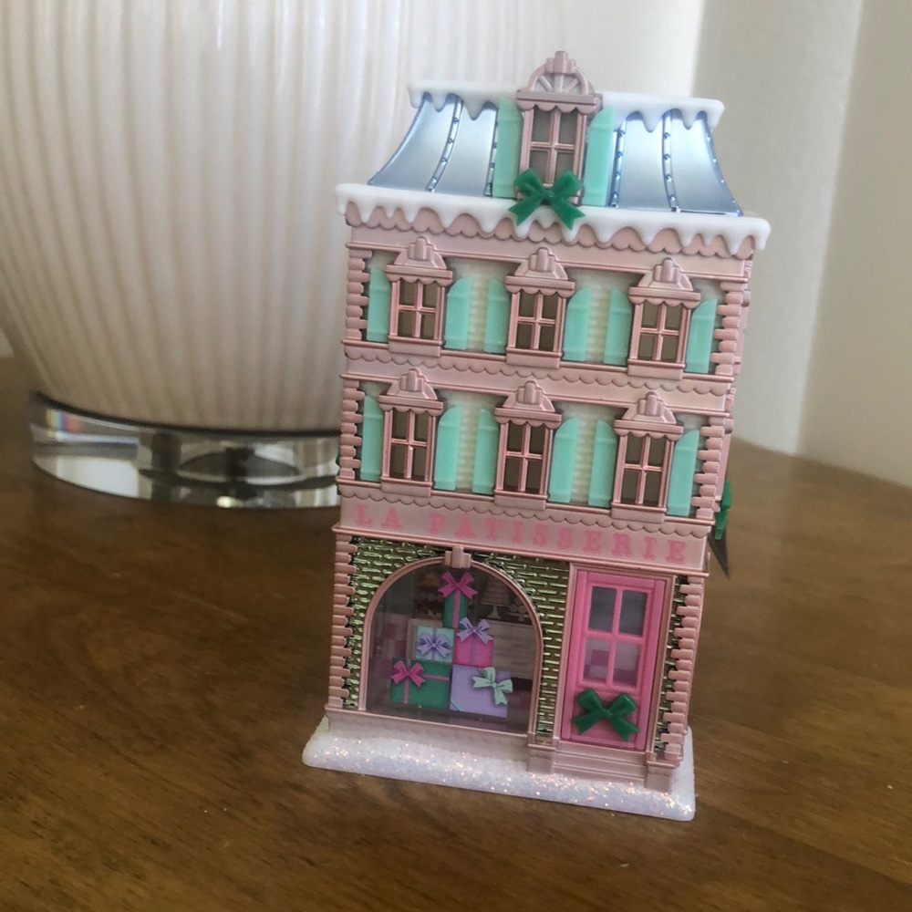NWT Emily in Paris Light up Eiffel Tower Pink Wallflower Bath & Body Works NEW
